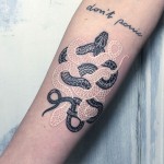 simple-black-white-cool-snake-tattoos-designs (2)