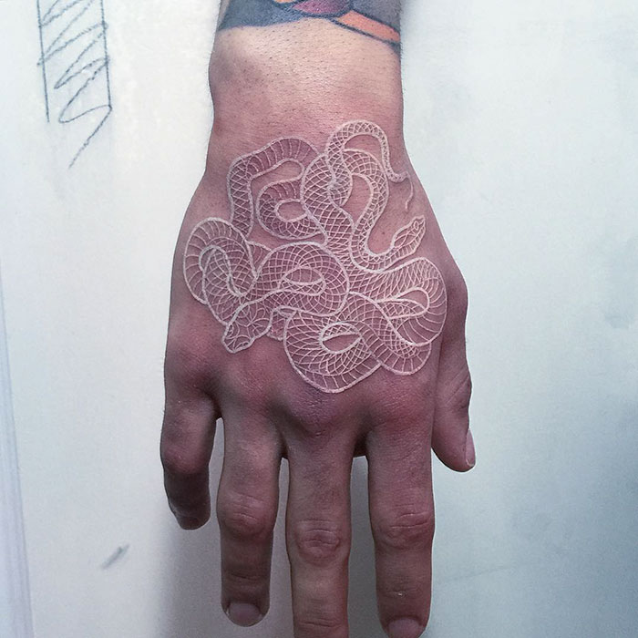 simple-black-white-cool-snake-tattoos-designs (4)