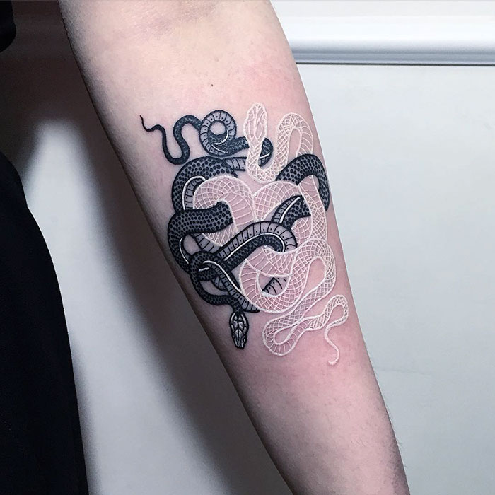 simple-black-white-cool-snake-tattoos-designs (6)