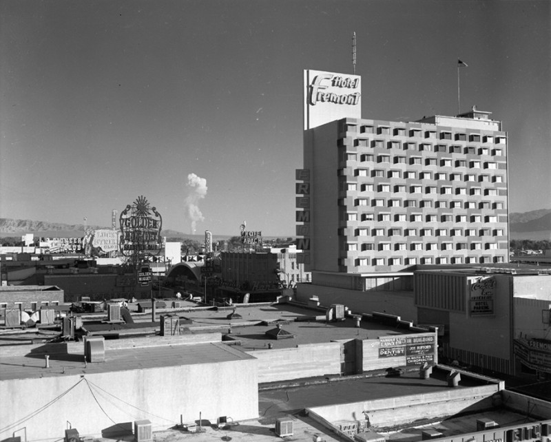 nuclear-tourism-atomic-bomb-1950s-las-vegas-sin-city-photos (3)