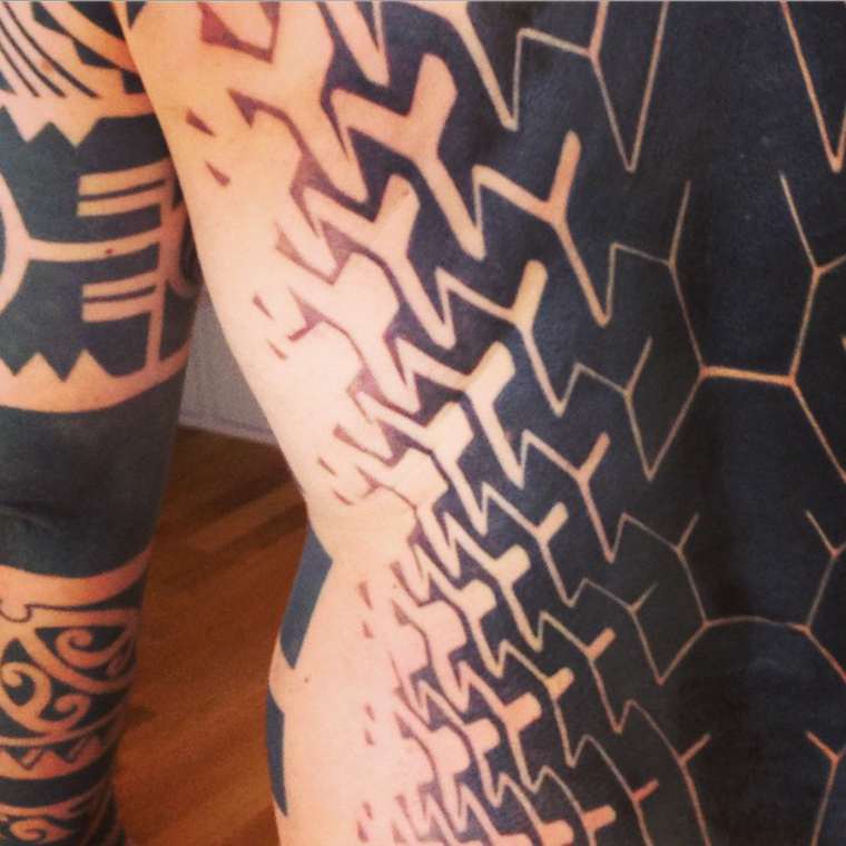 Geometric tattoos by Swiss tattoo artist – 