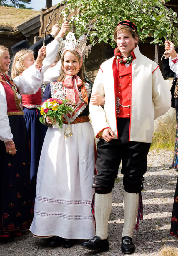 beautiful-traditional-wedding-dresses-countries-around-the-world (5)