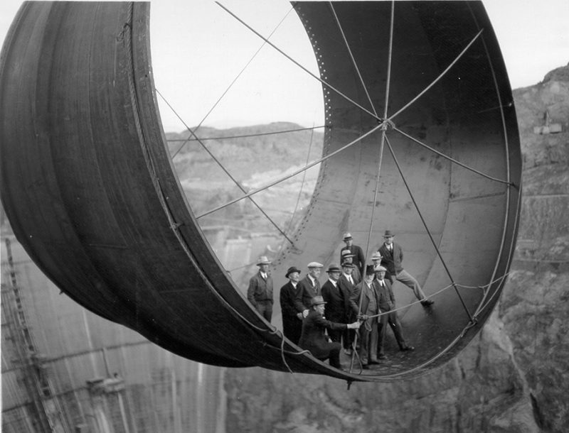 colorized-historic-old-black-and-white-photos-landmarks-under-construction (1)