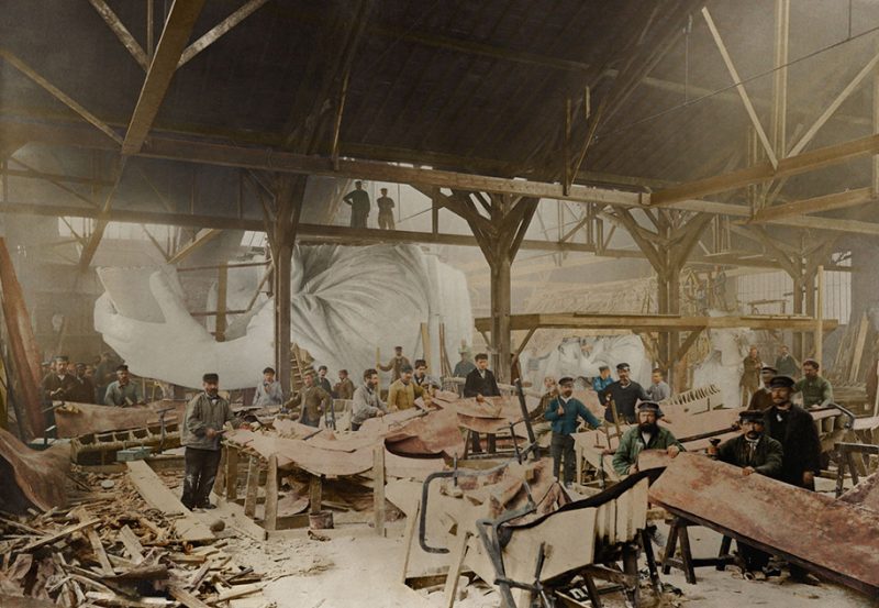 colorized-historic-old-black-and-white-photos-landmarks-under-construction (12)