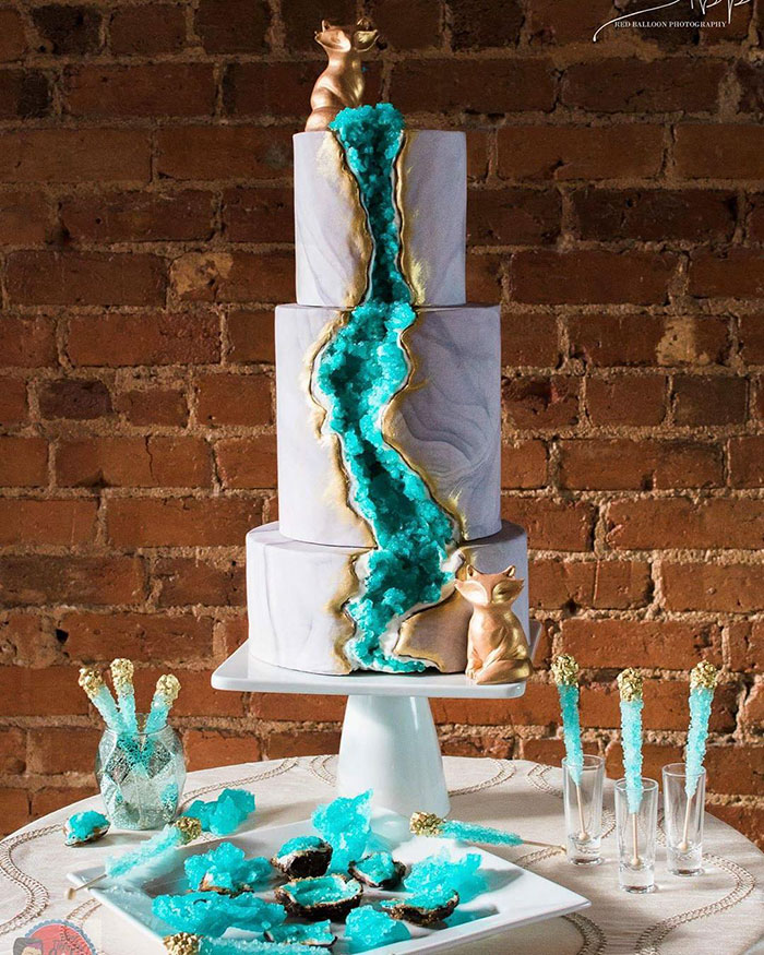stunning-beautiful-amethyst-geode-wedding-cake-design (1)