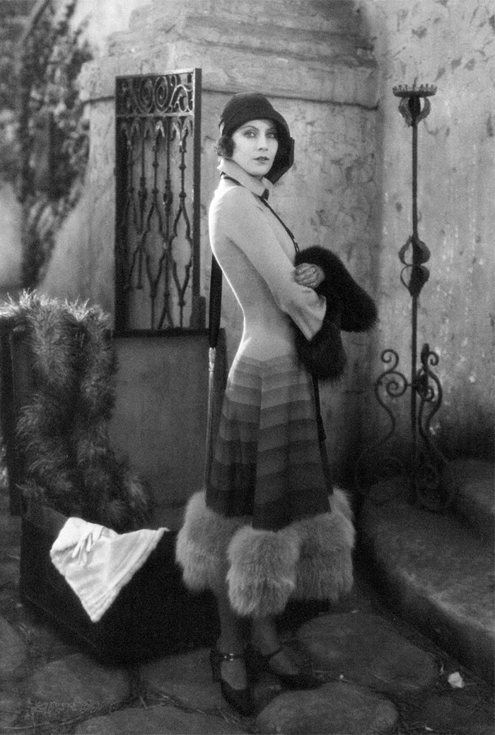 western-modern-fashion-1920s-women-dress-clothing-style (1)