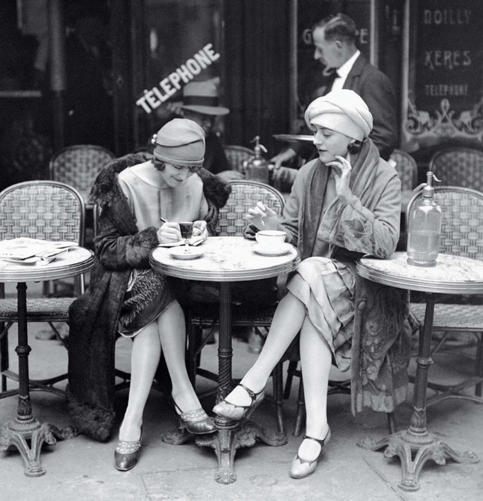 western-modern-fashion-1920s-women-dress-clothing-style (7)