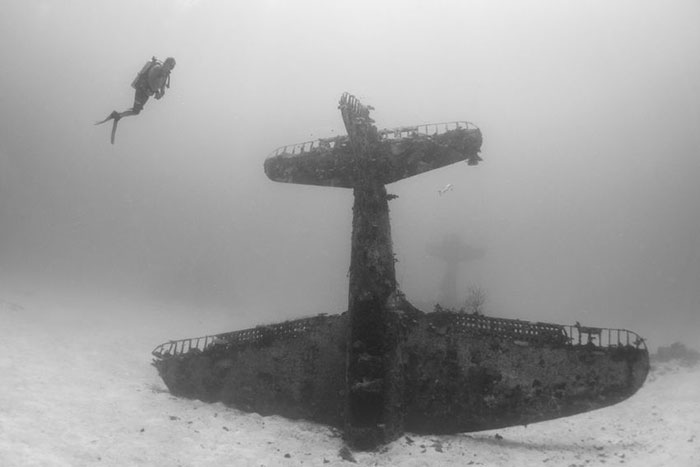 ww2-underwater-plane-graveyard-photographs (3)