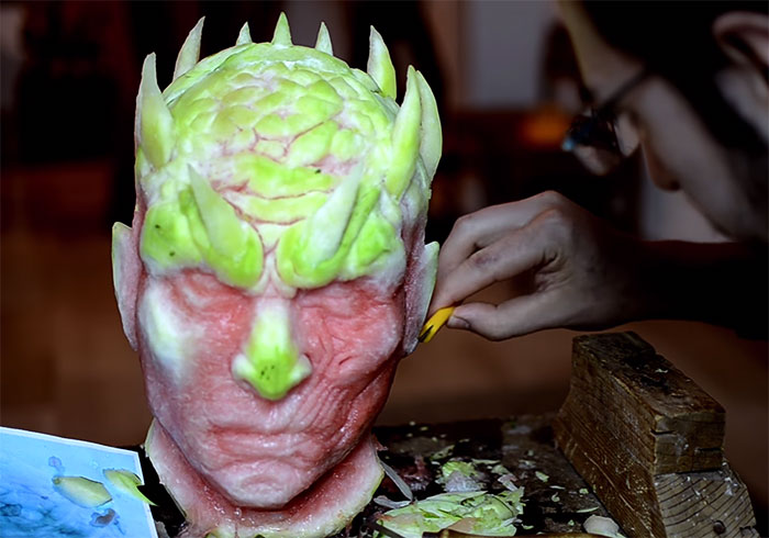 amazing-carving-art-creepy-game-of-thrones-watermelon-night-king-white-walker (4)