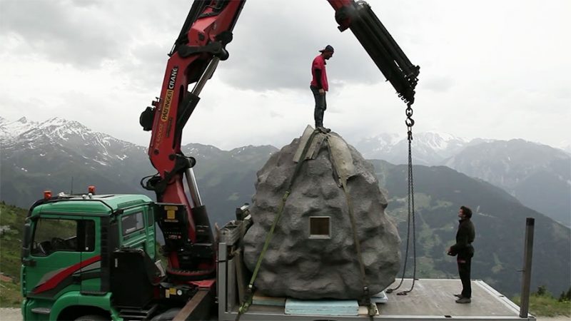 antoine-boulder-cabin-design-switzerland-alps-7