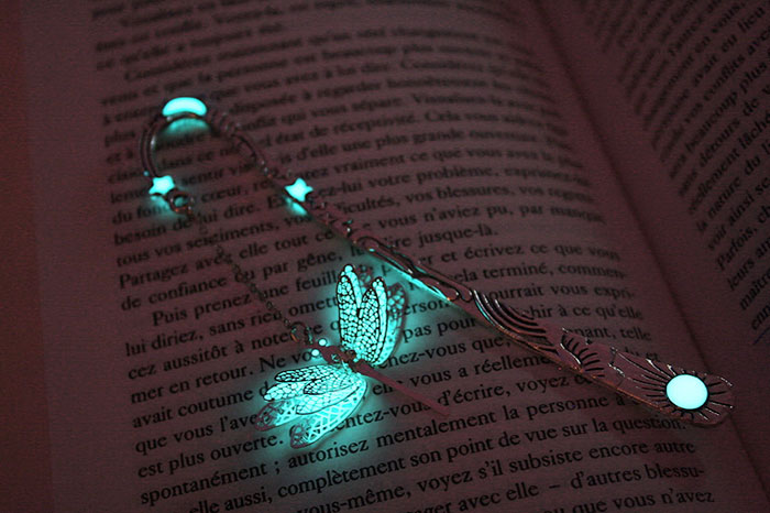 beautiful-bookmarks-glow-in-the-dark-1