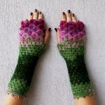 beautiful-crochet-dragon-wool-gloves-4