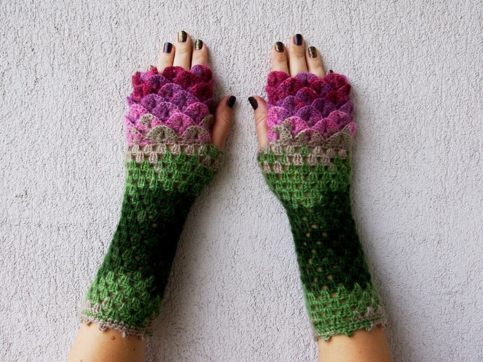 beautiful-crochet-dragon-wool-gloves-4