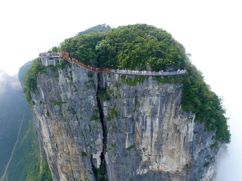 glass-skywalk-zhangjiajie-national-forest-park-tianmen-mountain-transparent-bridge-6