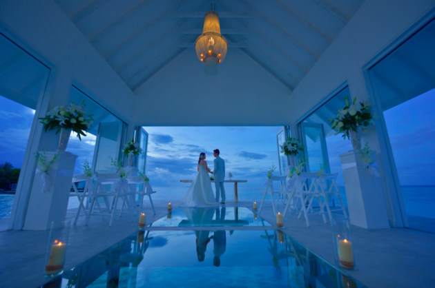 romantic-overwater-wedding-pavilion-maldives (1)