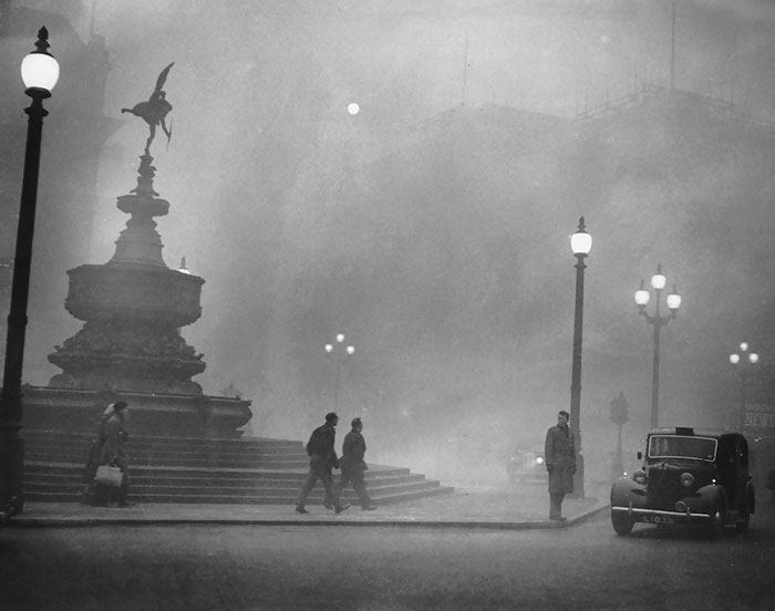 vintage-old-black-white-photographs-120th-century-london-fog-16