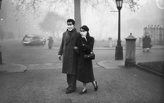 vintage-old-black-white-photographs-120th-century-london-fog-2
