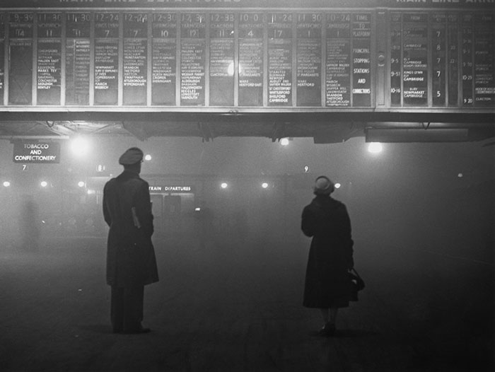 vintage-old-black-white-photographs-120th-century-london-fog-4