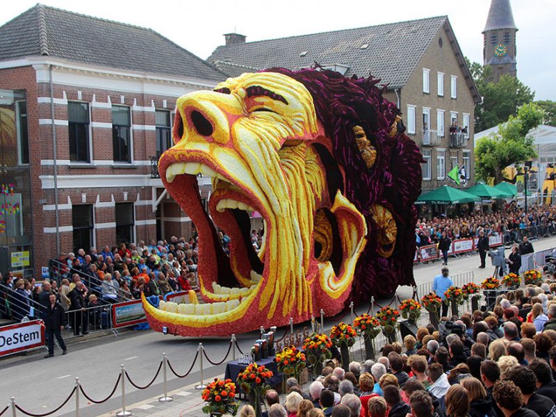 worlds-largest-van-gogh-flower-parade-floats-corso-zundert-netherlands-3
