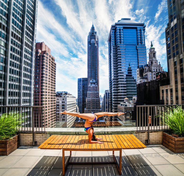 Photo project showing yoga passion in the big cities – Yoga and the