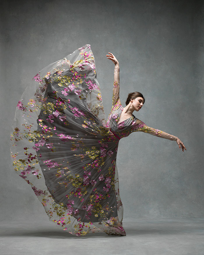 Impressive photo shoot of contemporary dance art – Vuing.com