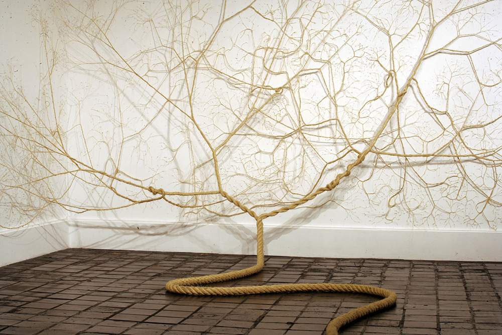 Art installations made of unbraided ropes look like fractals and neurons network