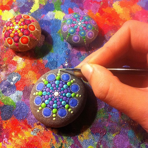 Mandala art on ocean stones – Vuing.com