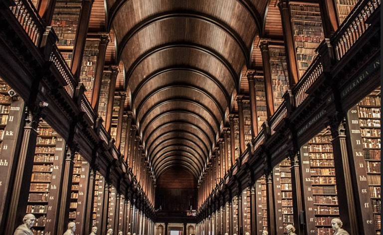 300-year-old library in Dublin collects over 200,000 books – Vuing.com