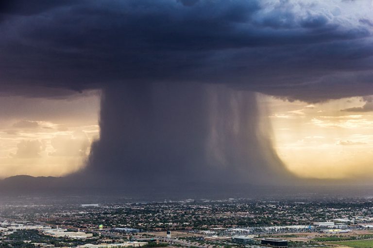 Spectacular photos of a powerful microburst storm hovering above ...